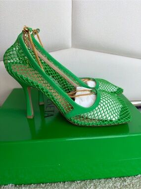 Green Mesh Pointed-Toe High Heels with Gold Chain Accent